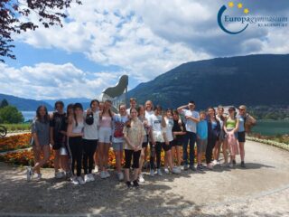 Den Alternativtag verbrachte die 3D in Ossiach. Nach einem Besuch im Kletterwald kühlten sich die SchülerInnen im Ossiacher See ab - ein toller Tag!! ☀️ 
#waldseilpark #badenimossiachersee #alternativtag #sommerinderschule #europagymnasiumklagenfurt