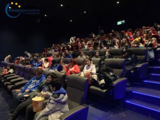 Alle 1. Klassen schauten sich im Zuge des Deutschunterrichts „Hui Buh und das Hexenschloss“ im Kino an! 👻🧙‍♀️🍿

#huibuhunddashexenschloss #hexerei #lustigstegespenst #popcorngehtimmer #kino #europagymnasiumklagenfurt